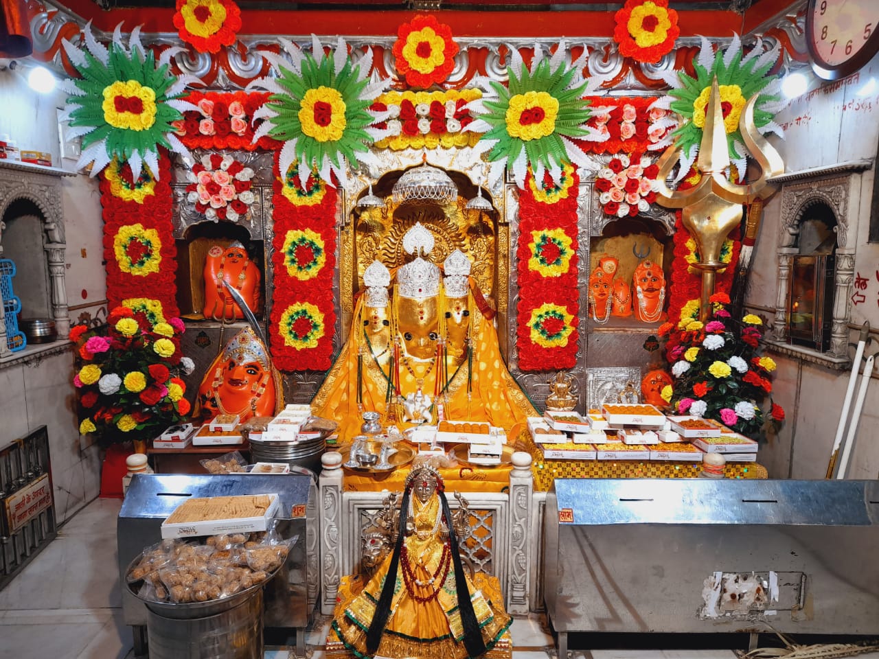 Maa Baglamukhi Mandir Nalkheda entrance adorned
